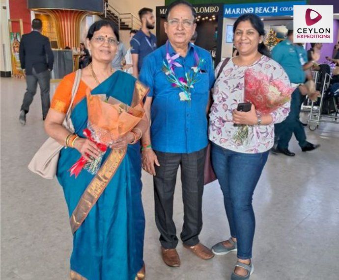 indian-tourist-welcome-at-colombo-airport-ceylon-expeditions-travel-company