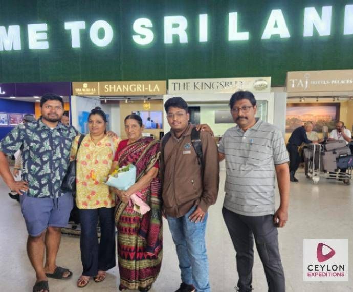 tourist-welcome-colombo-airport-ceylon-expeditions-travels