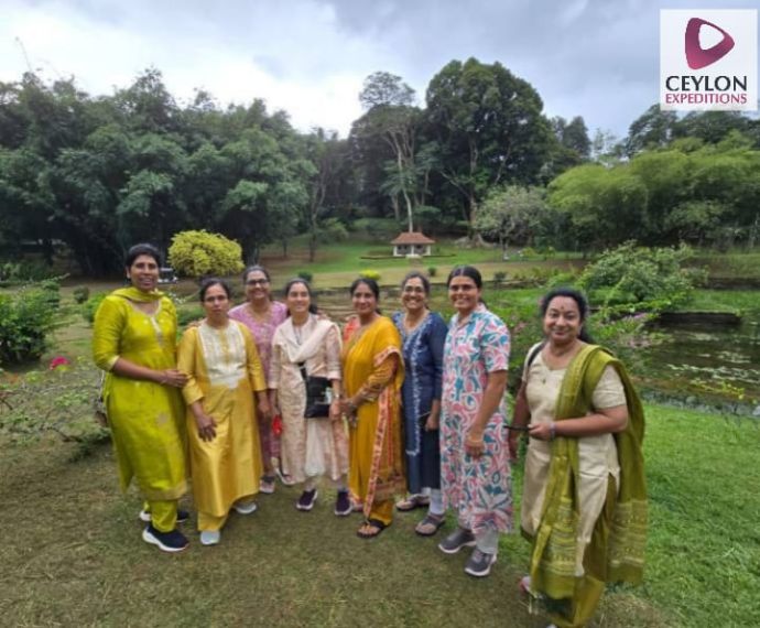 tourist-group-in-nuwara-eliya