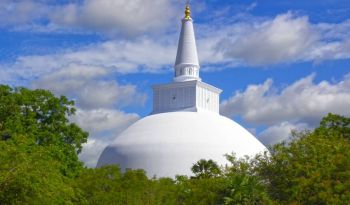 anuradhapura-sacred-city-all-inclusive-family-holidays-sri-lanka-ceylon-expeditions 