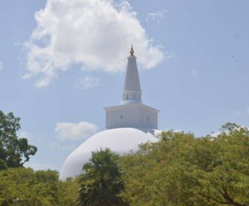 ruwanweli-stupa-anuradhapura-sri-lanka-luxury-holiday-packages-ceylon-expeditions