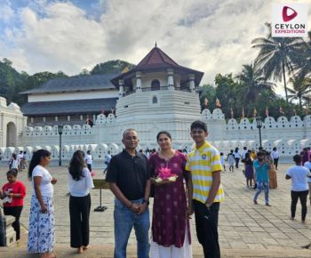 sacred-tooth-relic-temple-kandy-sri-lanka-ceylon-expeditions-travels-sri-lanka