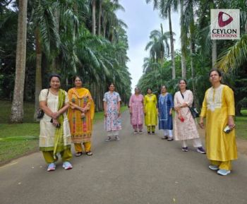 tourist-group-royal-botanic-garedens-kandy-ceylon-expeditions