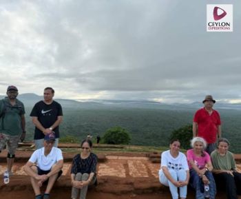 tourists-on-summit-sigiriya-rock-fortress-ceylon-expeditions