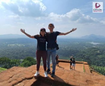 couple-at-summit-sigiriya-rock-fortress-sri-lanka