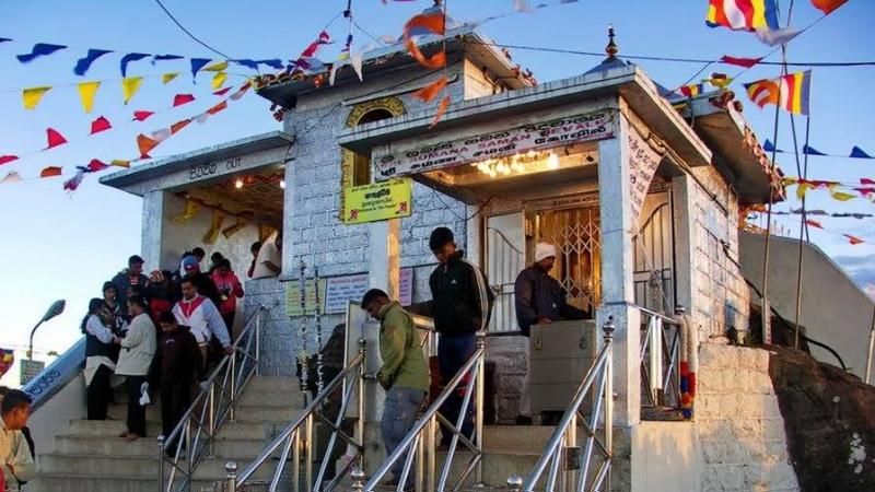 adams-peak-hike-temple-sri-lanka